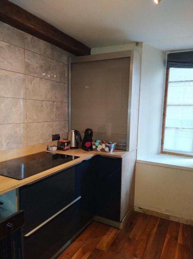 Lovely 2 Bedroom B-listed Converted Whisky Bond * EDI